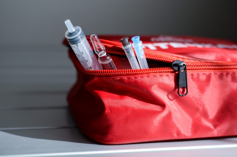 syringes and ampule in a red first aid kit 2026 03 09 04 59 58 utc
